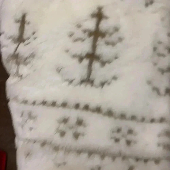 Faux fur vintage winter  coat with tree details - Picture 5 of 11